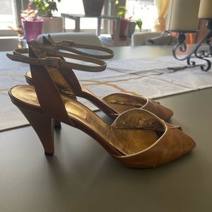 Tan Smyth Bros Leather pump. Size 9